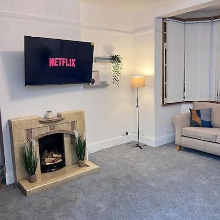 Spacious 3 Bed Flat - Beach Nearby - No Pets Southend-on-Sea Bagian luar foto