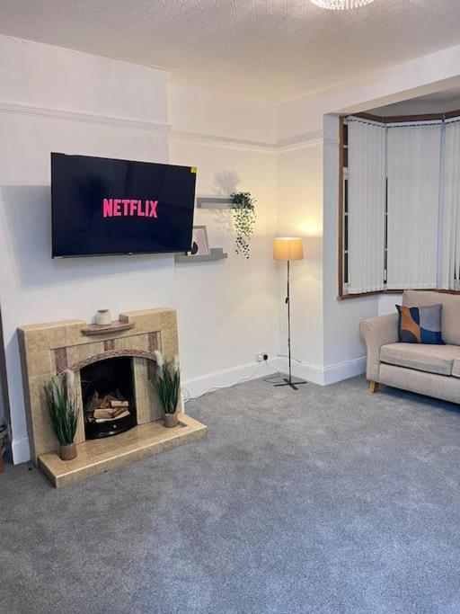 Spacious 3 Bed Flat - Beach Nearby - No Pets Southend-on-Sea Bagian luar foto