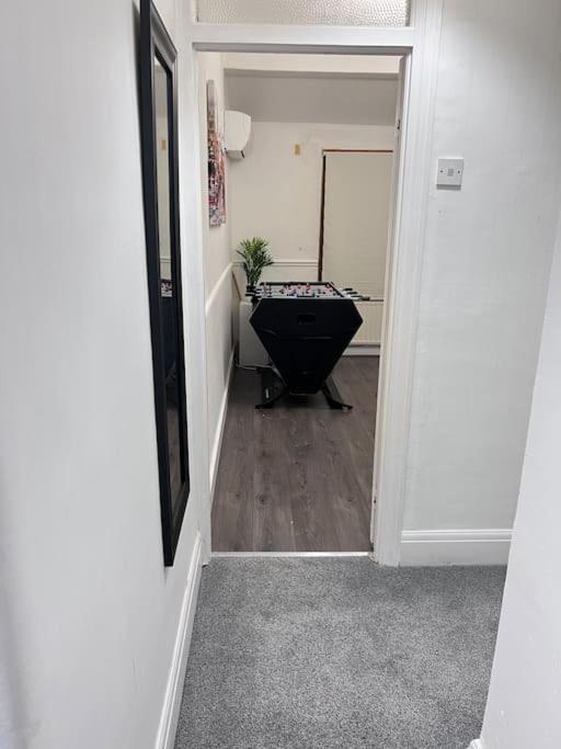 Spacious 3 Bed Flat - Beach Nearby - No Pets Southend-on-Sea Bagian luar foto
