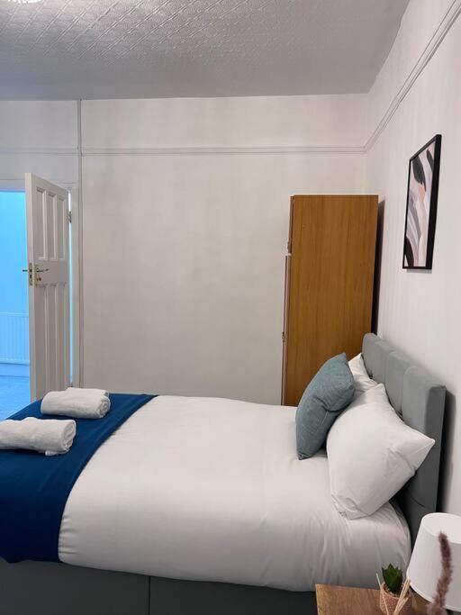 Spacious 3 Bed Flat - Beach Nearby - No Pets Southend-on-Sea Bagian luar foto