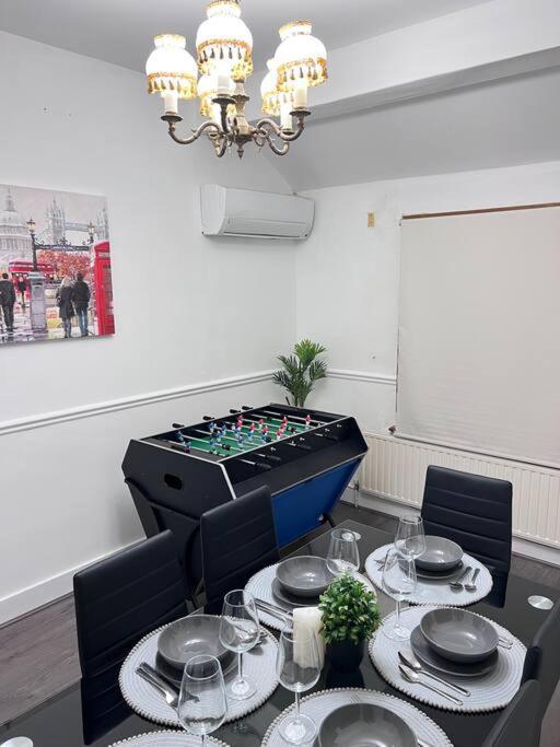 Spacious 3 Bed Flat - Beach Nearby - No Pets Southend-on-Sea Bagian luar foto