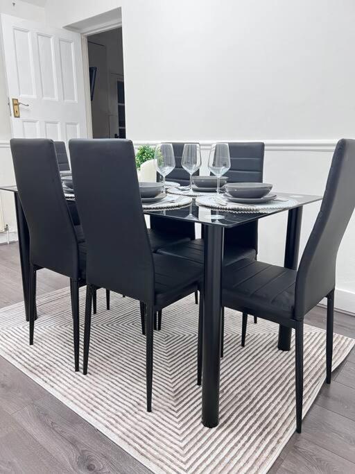 Spacious 3 Bed Flat - Beach Nearby - No Pets Southend-on-Sea Bagian luar foto