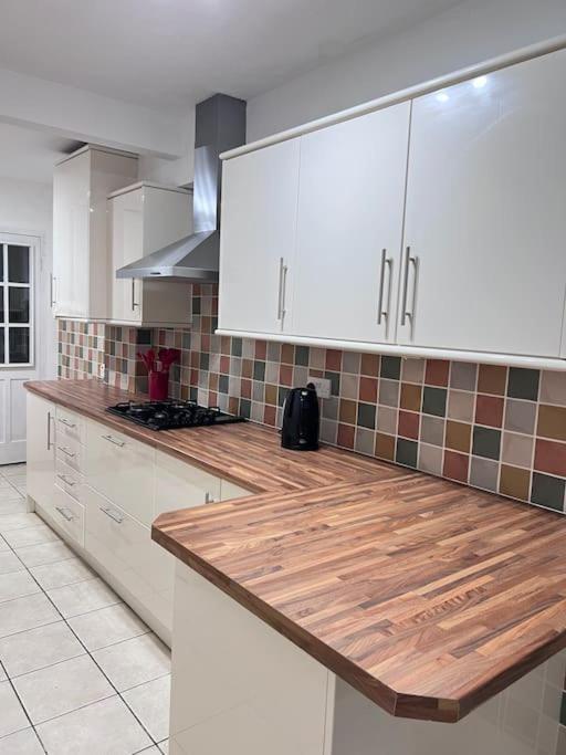 Spacious 3 Bed Flat - Beach Nearby - No Pets Southend-on-Sea Bagian luar foto