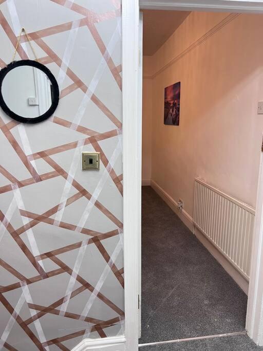 Spacious 3 Bed Flat - Beach Nearby - No Pets Southend-on-Sea Bagian luar foto