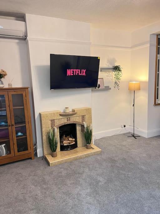 Spacious 3 Bed Flat - Beach Nearby - No Pets Southend-on-Sea Bagian luar foto
